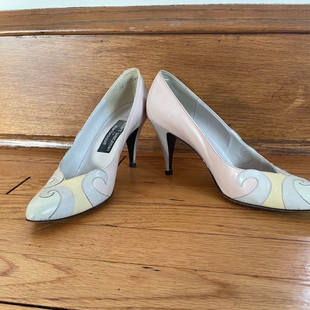 Stuart Weitzman for Martinique beautiful vintage pumps